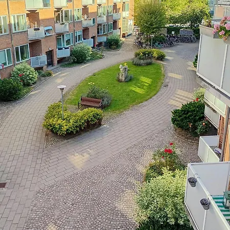 Life And Parks In Frederiksberg * Copenhagen